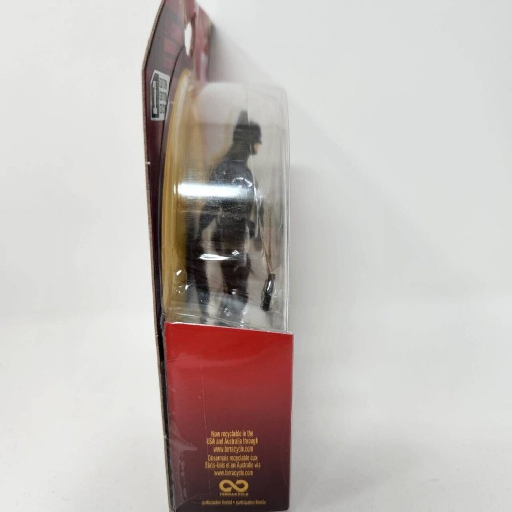 DC The Flash Movie BATMAN Figure with Accessories 4'' First Edition - Picture 3 of 9